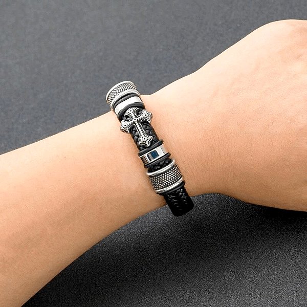 Predator Q1 Riverstone Bracelet – Men's Bracelets, Black, Cross.