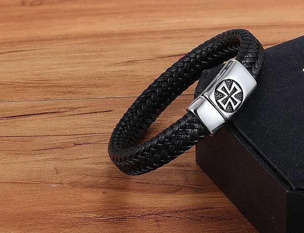Predator Q1 Birchwood Bracelet – men's bracelets, Red, cross.