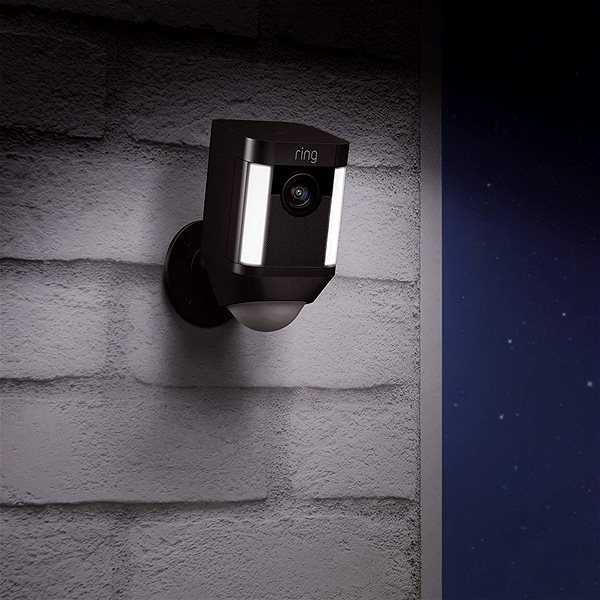 Überwachungskamera Ring Spotlight Cam Battery Black schwarz Lifestyle