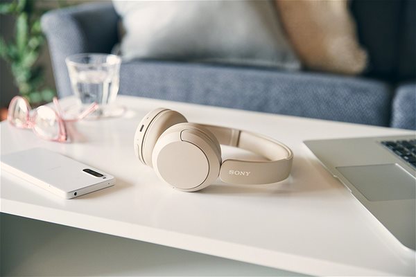 Kabellose Kopfhörer Sony Bluetooth WH-CH520, beige Lifestyle