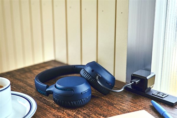 Wireless Headphones Sony WH-XB700 Blue Lifestyle