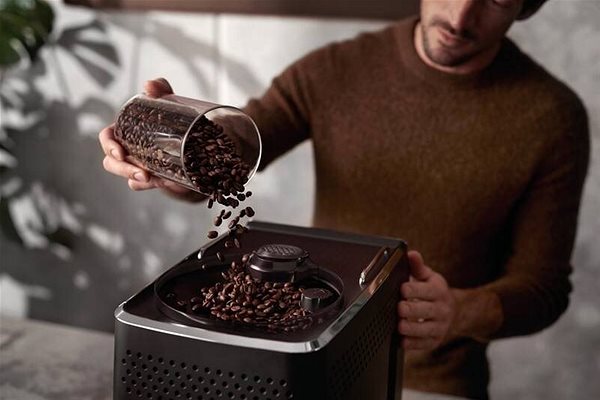 Automatic Coffee Machine Saeco GranAroma SM6580/20 Lifestyle