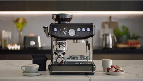Pákový kávovar SAGE SES876BST Espresso Lifestyle