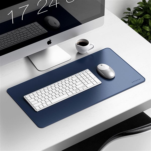 Podložka pod myš Satechi Eco Leather DeskMate – Blue Lifestyle