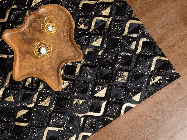 Koberec Čierno-zlatý kožený koberec 140 × 200 cm DEVELI, 74961 ...