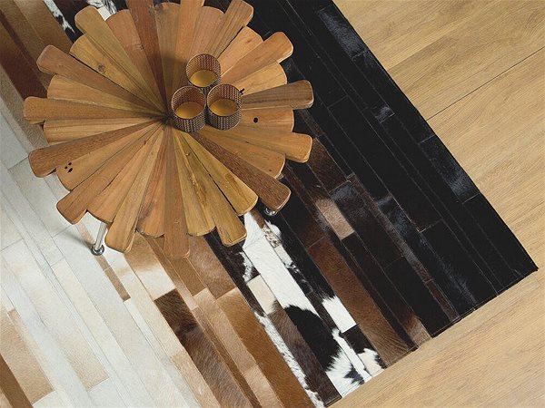 Koberec Čierno-béžový kožený koberec 140 × 200 cm DALYAN, 74963 ...