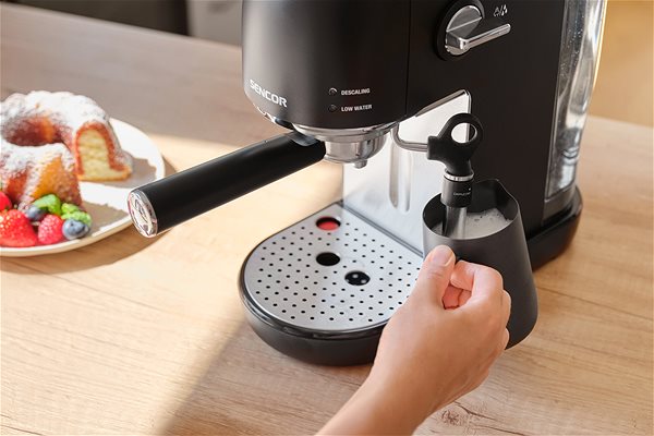 Pákový kávovar SENCOR SES 4700BK Espresso Lifestyle