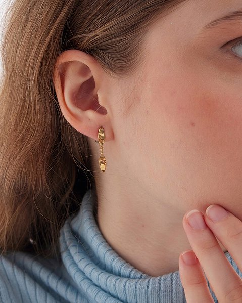 VICTORIA CRUZ Alpina Leaf gold earrings (Ag925/1000, 1.2g).