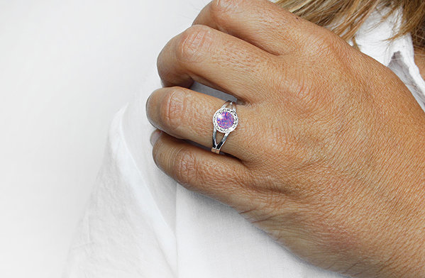 JSB Bijoux Opal ring with Swarovski Violet Crystal Stones 92700040vio (Ag925/1000, 2.08g).