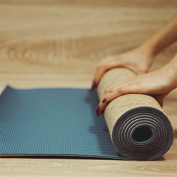 Jógamatrac Spokey SAVASANA jóga gyakorlószőnyeg parafa, kék, 4 mm, szíjjal együtt Lifestyle