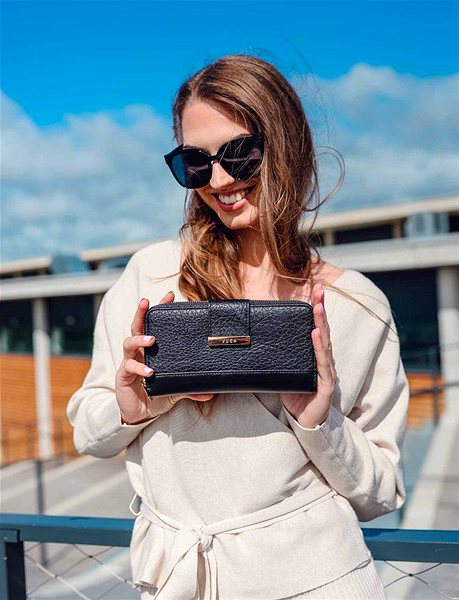 Wallet VUCH Ewara .