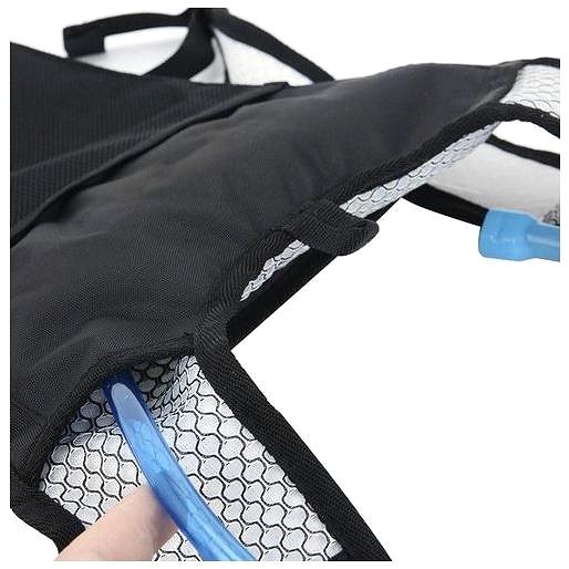 Lightweight hiking backpack with 2 l water bag.