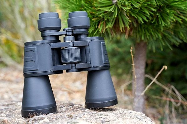 Binoculars Focus Bright 10x50 Lifestyle
