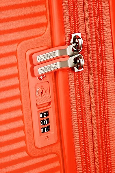 Cestovný kufor American Tourister Soundbox Spinner TSA Spicy Peach Vlastnosti/technológia