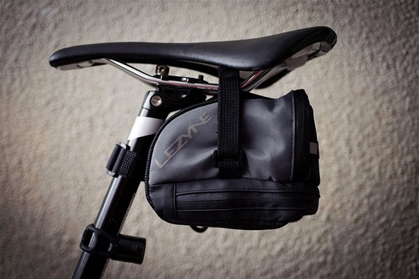 Kerékpáros táska Lezyne caddy fekete nyeregtáska, 1.2L Lifestyle