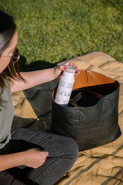 Thermos Klean Kanteen Insulated Classic Narrow w/Loop Cap, salt flats, 355 ml Lifestyle