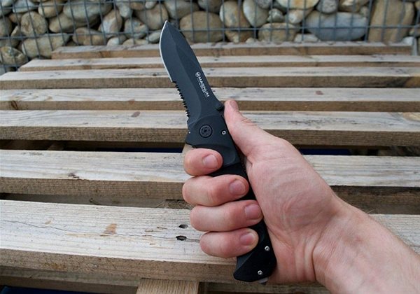 MAGNUM Black Spear pocket knife.