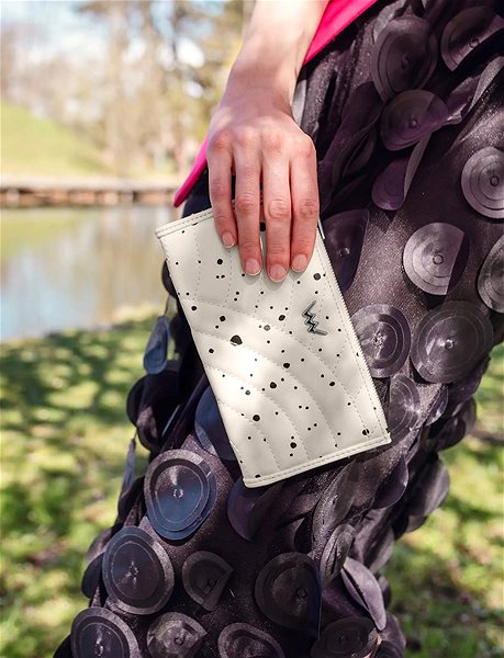 VUCH Bona Creme Purse.