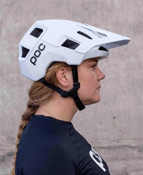 Kerékpáros sisak POC Kortal Hydrogen White Matt MLG Lifestyle