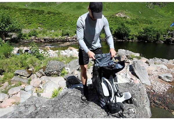 Turistický batoh Vango Sherpa 60:70 Shadow Black Lifestyle