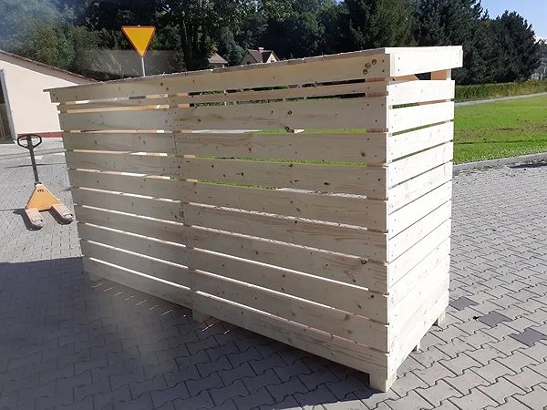 TopKing wooden box, 3 × 1 × 1.8 m.