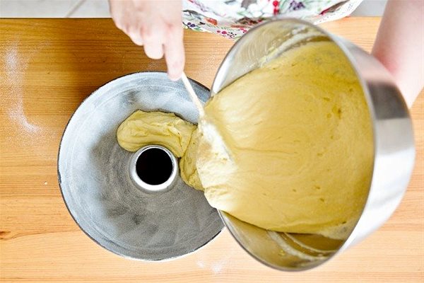 Baking Mould TORO Bundt Cake Mould, 25 x 10,4cm Lifestyle
