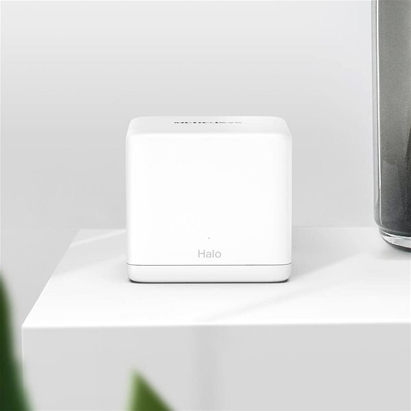 WiFi System Halo H30G (3-pack) Lifestyle