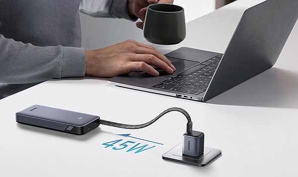 Power Bank UGREEN 45W Power Bank with Built-in Cable ...