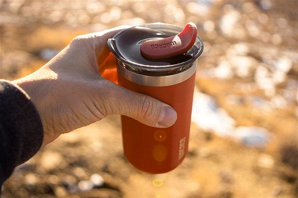 Thermal Mug Wacaco Octaroma Lungo - Carmine Red 300ml Lifestyle