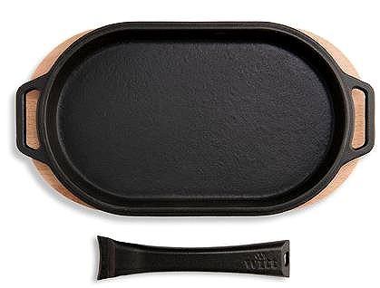 Witt cast iron frying pan .