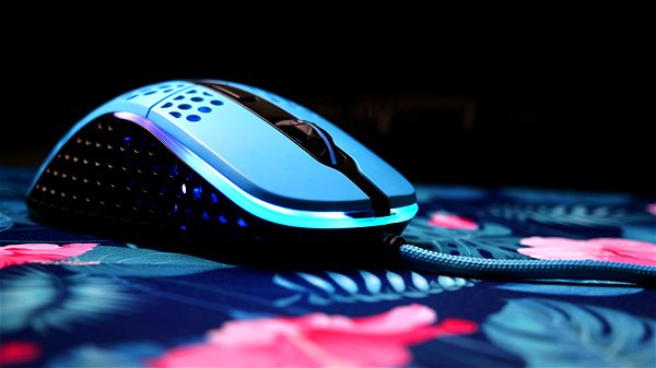 Gaming-Maus XTRFY Gaming Mouse M4 RGB Miami Blue Lifestyle