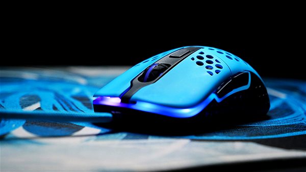 Gaming-Maus XTRFY Gaming Mouse M42 RGB Miami blau Lifestyle