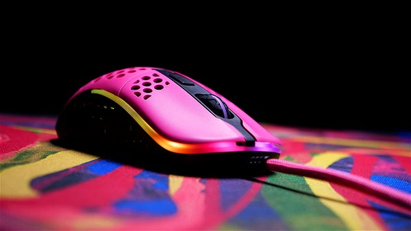 Gamer egér XTRFY Gaming Mouse M42 RGB rózsaszín Lifestyle