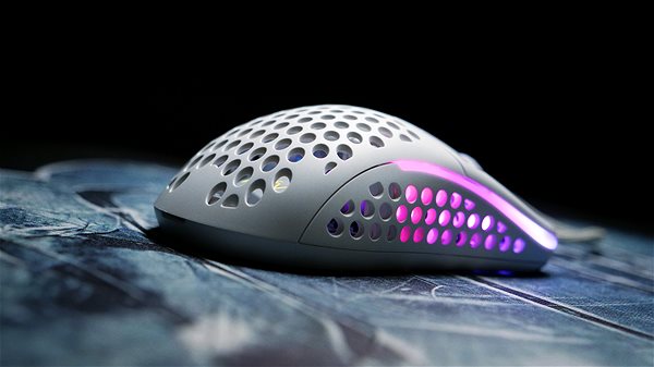 Herná myš XTRFY Gaming Mouse M42 RGB Biela Lifestyle 2