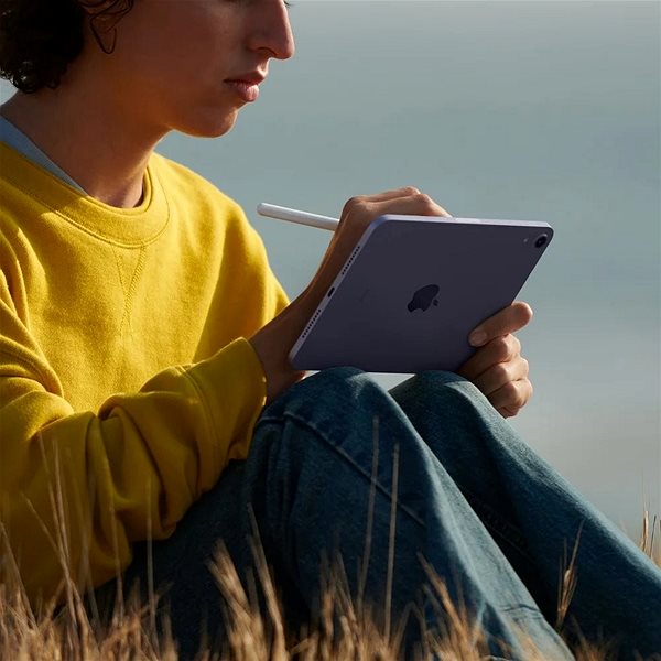 Tablet iPad mini 64GB Fialový 2021 DEMO Lifestyle