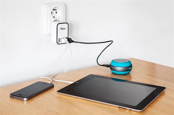 AC Adapter Lamax USB Smart Charger 4.5A Lifestyle