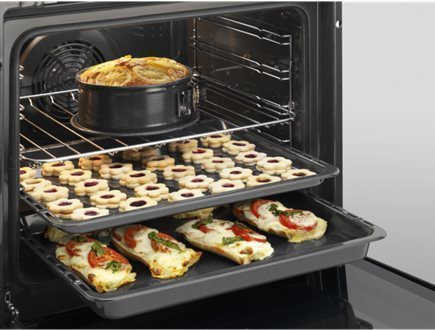 Oven & Cooktop Set ELECTROLUX EOA5220AOV + ELECTROLUX EGH6343RON Lifestyle