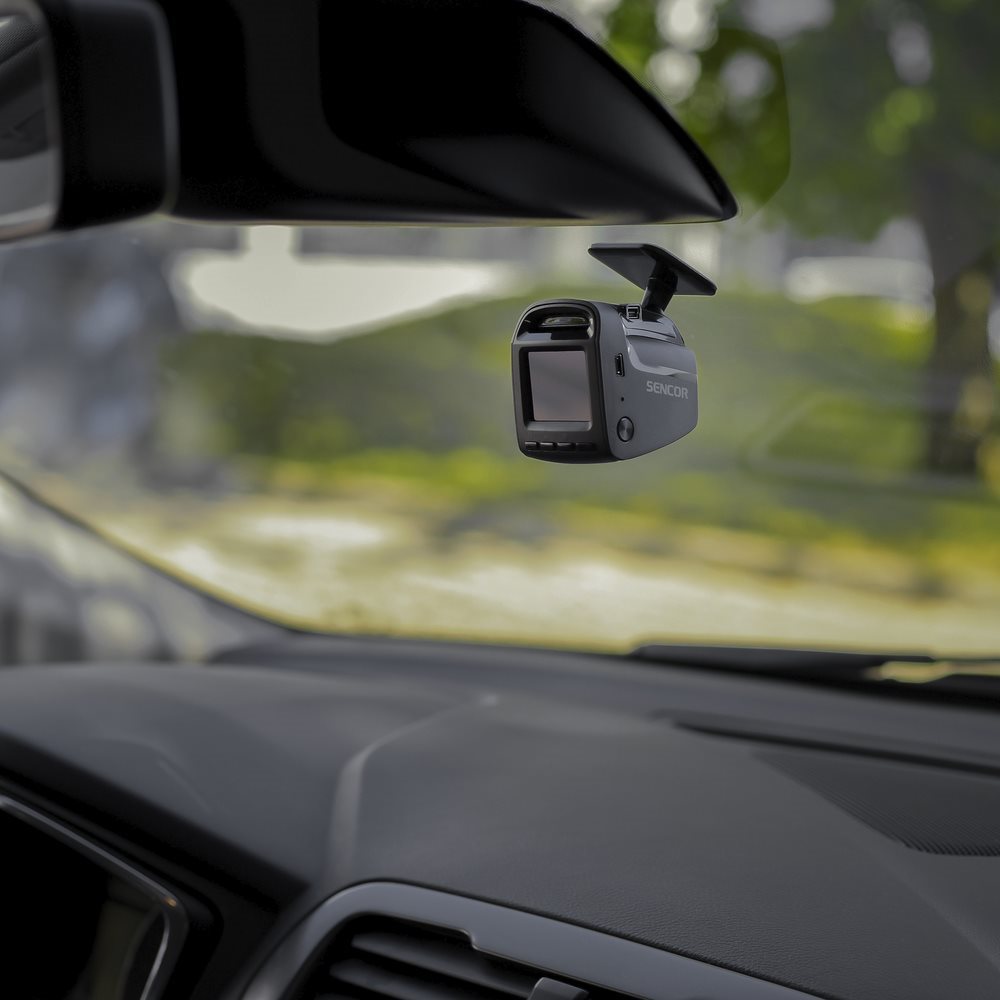 Dash Cam Sencor SCR 4500M Lifestyle