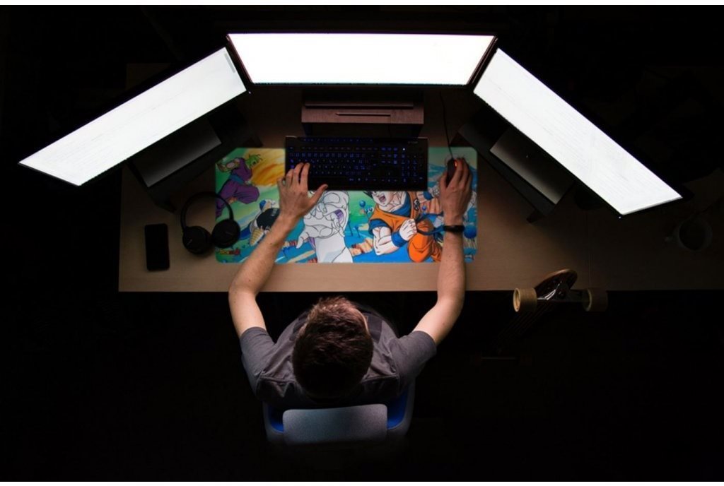 Mouse Pad Dragon Ball - Attack - Game pad on the table Lifestyle