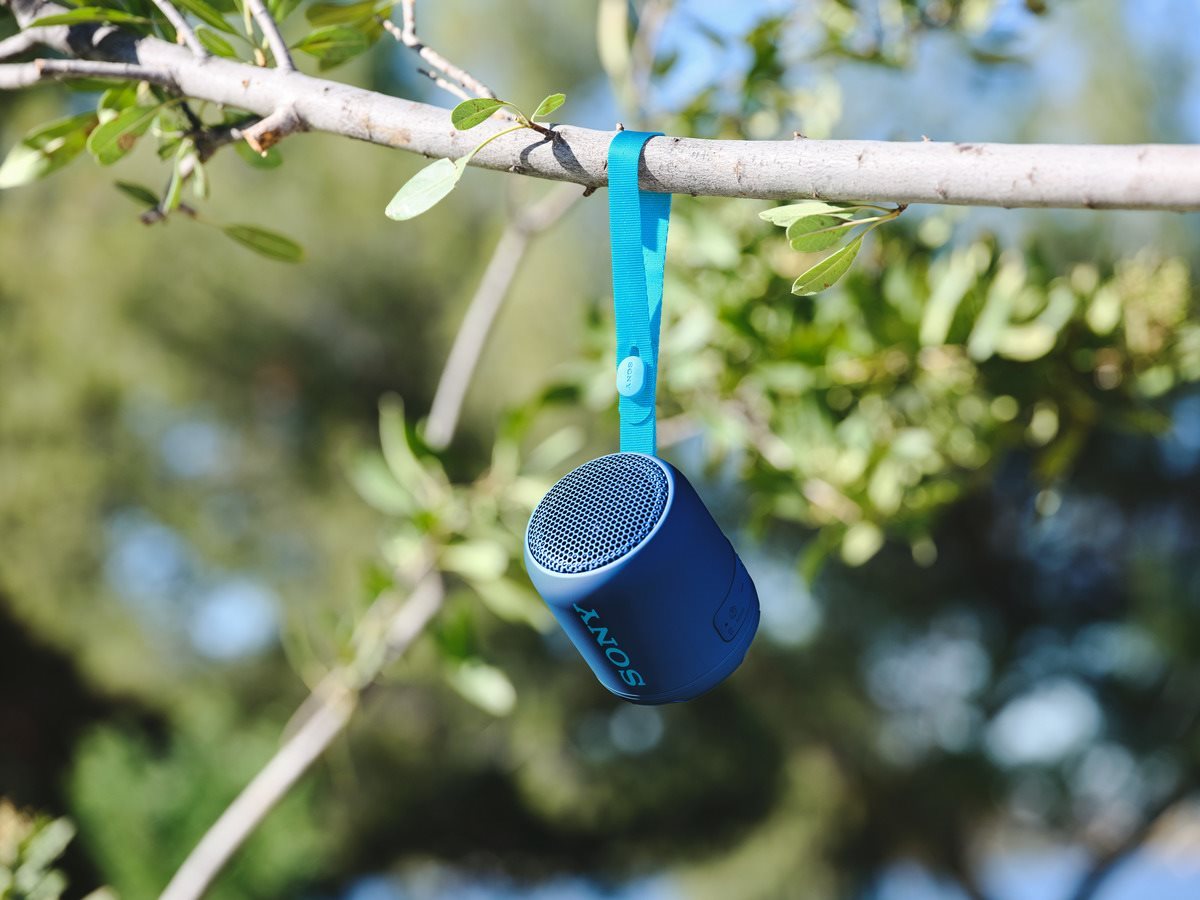 Bluetooth-Lautsprecher Sony SRS-XB12 blau Lifestyle