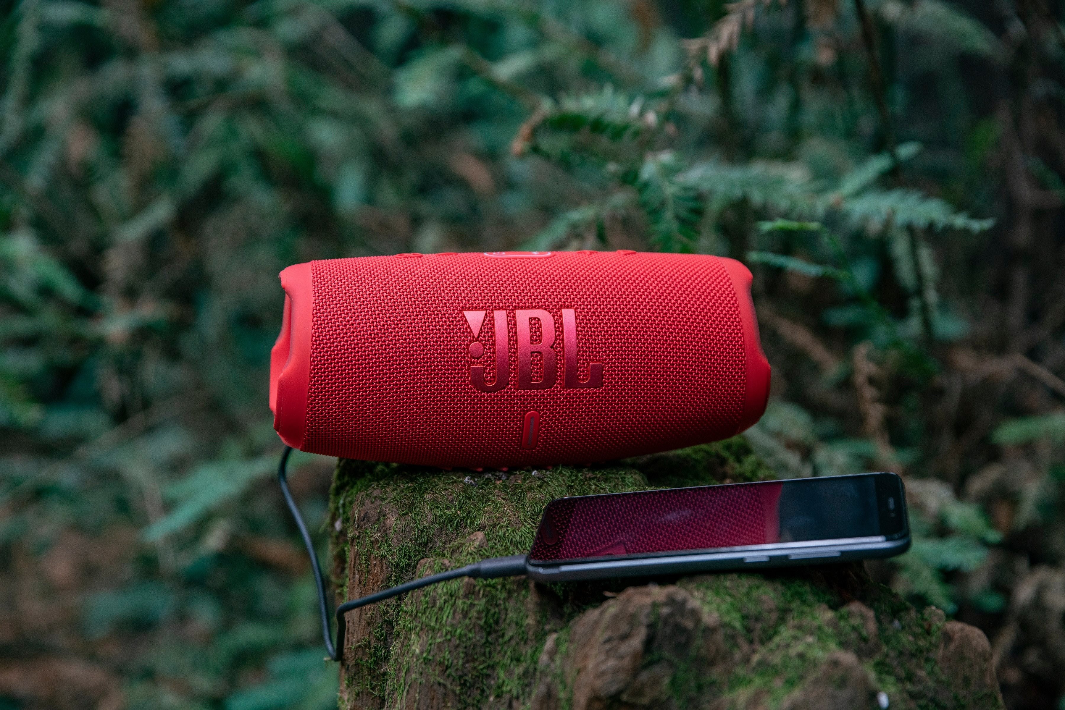 Bluetooth Speaker JBL Charge 5, Red Lifestyle