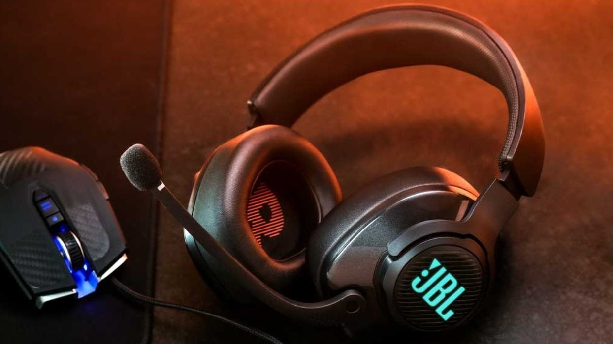 Gaming Headphones JBL Quantum 600 Lifestyle