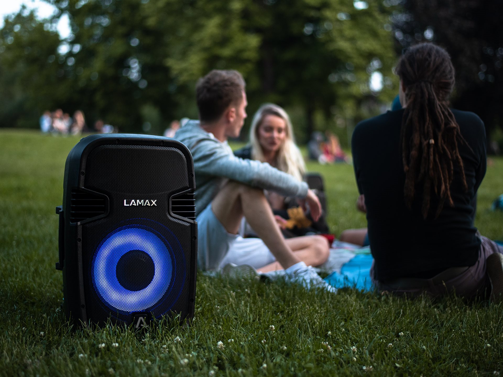 Bluetooth Speaker LAMAX PartyBoomBox500 Lifestyle