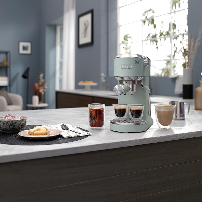 Hebel-Kaffeemaschine De'Longhi Dedica EC 685.BK