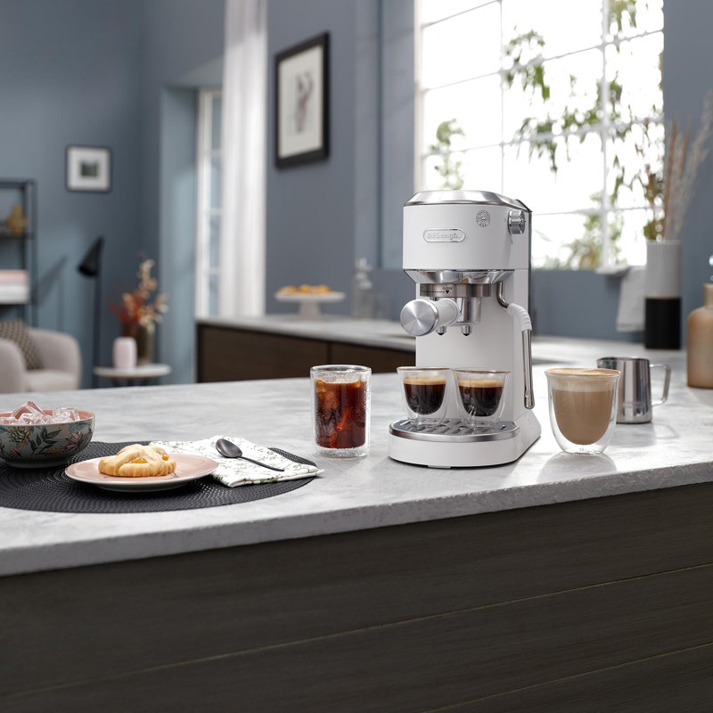 Hebel-Kaffeemaschine De'Longhi Dedica EC 685.BK