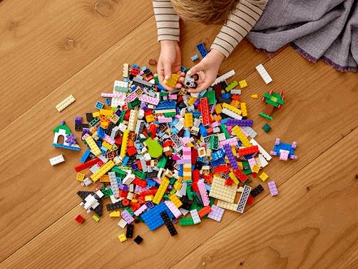 Unterschiedliche Mengen an LEGO Steine Classic Sets