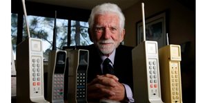 A mobiltelefonálás története: 50 év telt el az első mobiltelefonhívás óta