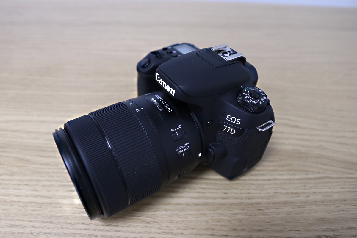 Canon EOS 77D zrcadlovka