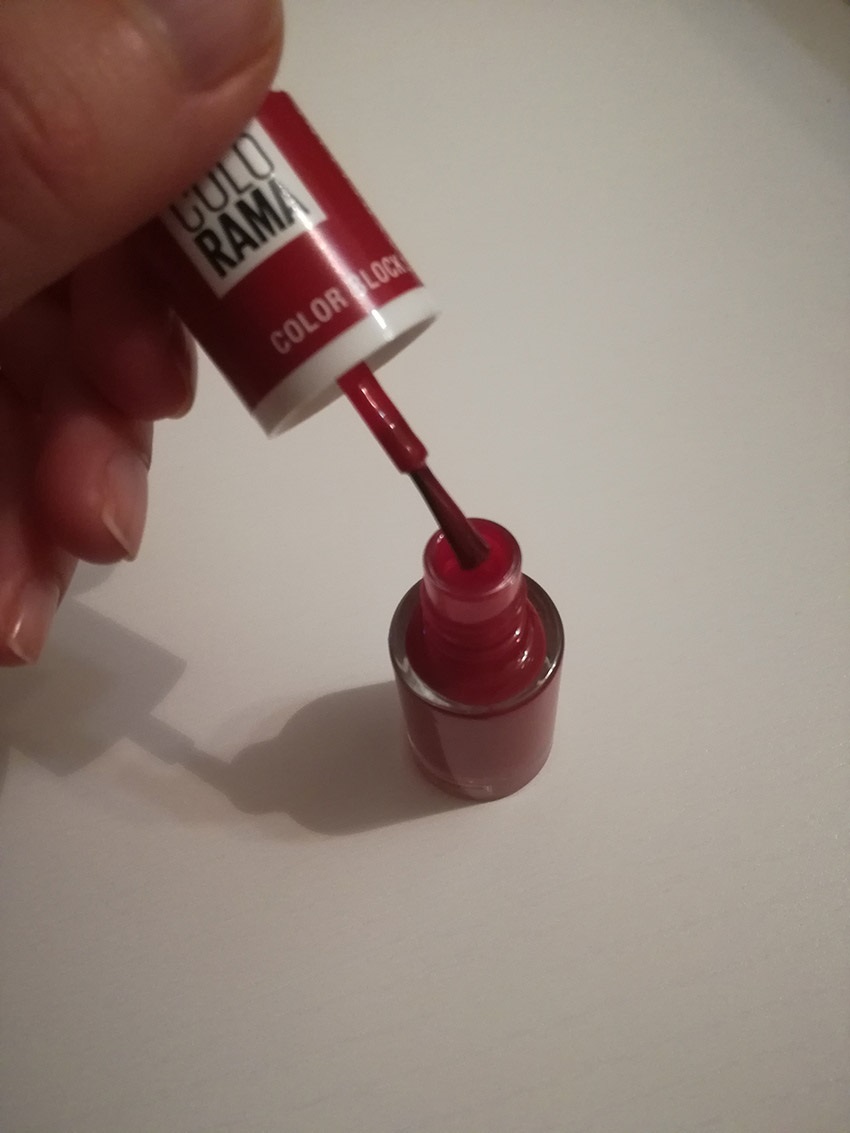 MAYBELLINE NEW YORK Colorama 486 Red