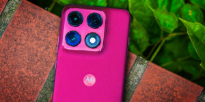Motorola Edge 70 Pro (RECENZE): Štíhlá Motorola láká na styl i fotoaparáty, systém by ale zasloužil delší podporu